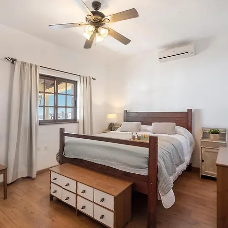 Casa Tenades Holiday home *